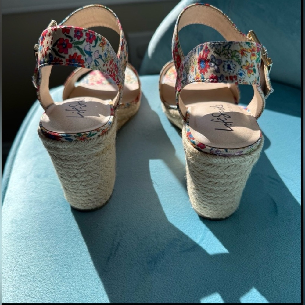 Floral Women's life stride tango 2 sandal. Three inch wedge heels. Size 9.5 - Picture 11 of 12